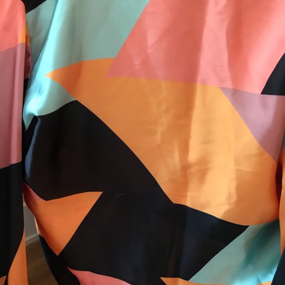 Funky disco vibe tie front crop top. EUC - Picture 4 of 9